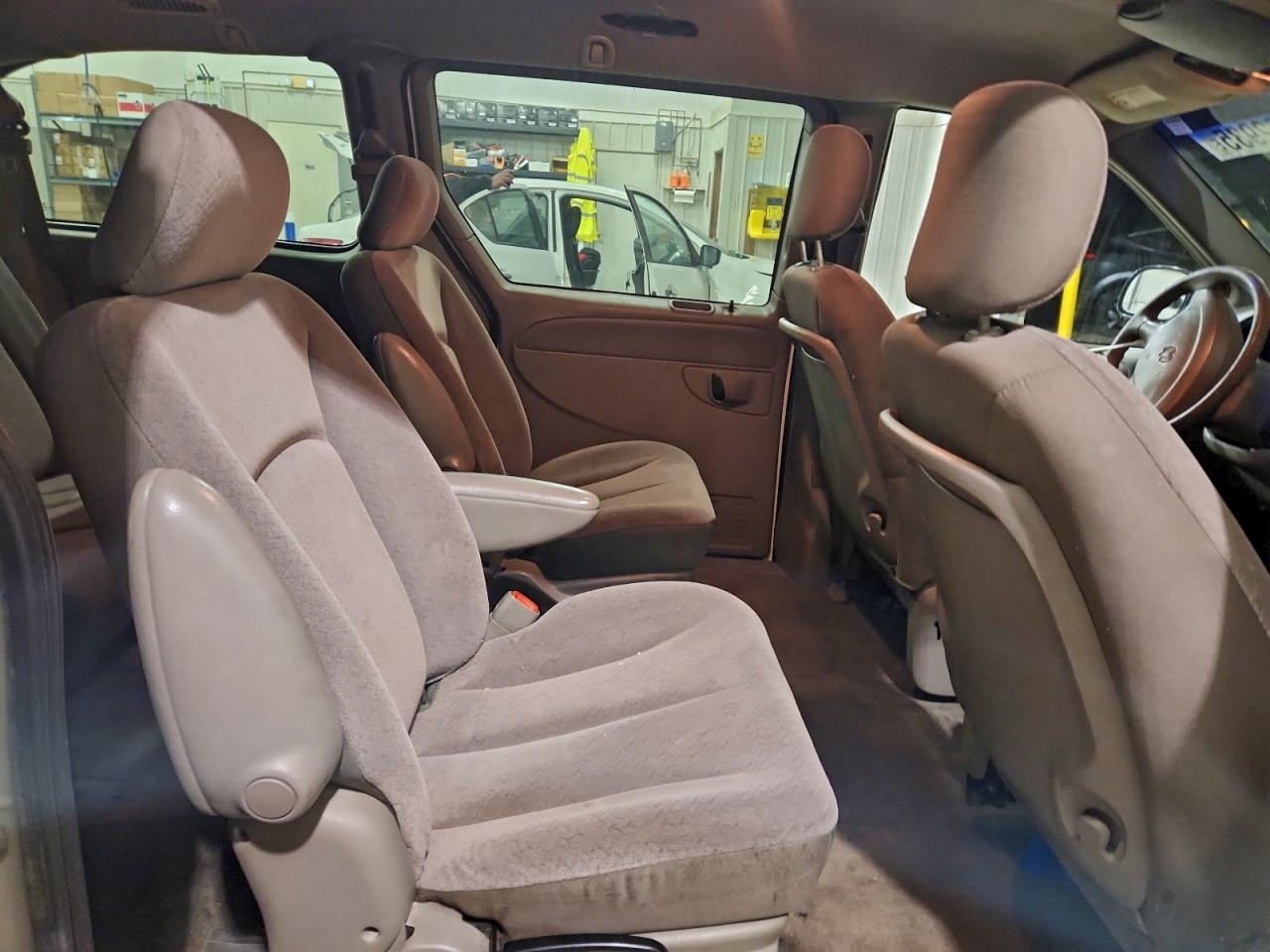 2002 Dodge Grand Caravan Sport VIN: 2B4GP44362R626664 Lot: 93962935