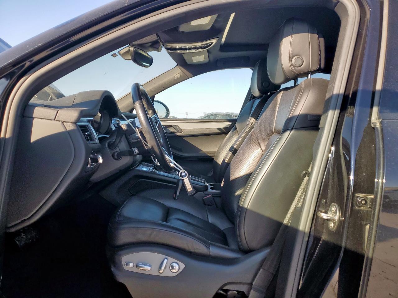 2018 Porsche Macan VIN: WP1AA2A55JLB05901 Lot: 92132345