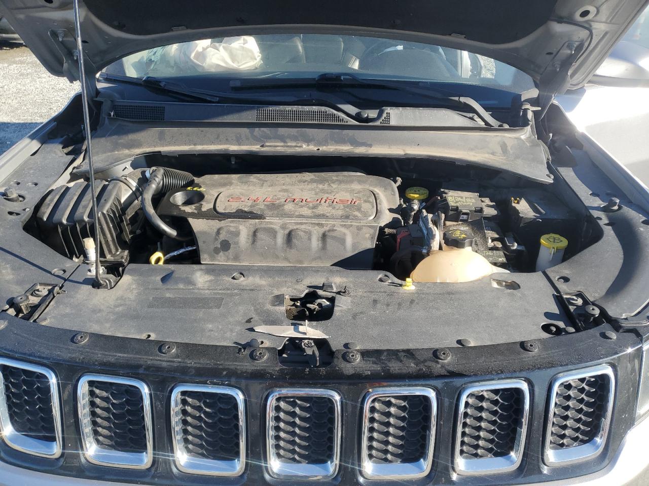 2018 Jeep Compass Latitude VIN: 3C4NJDBB0JT435260 Lot: 90756025