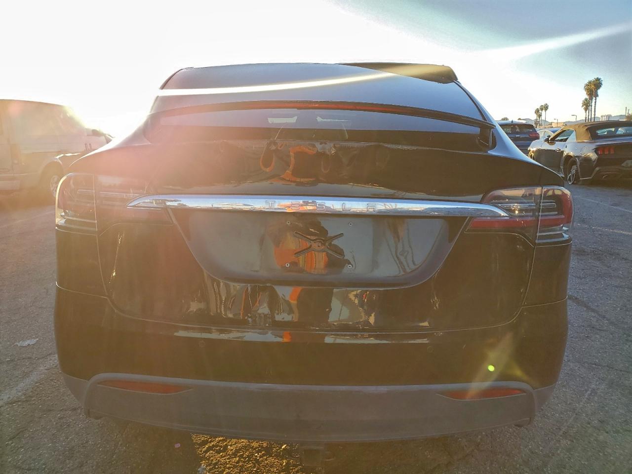 2018 Tesla Model X VIN: 5YJXCBE21JF117889 Lot: 94420695