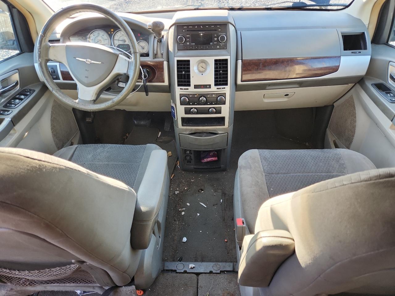 2010 Chrysler Town & Country Touring VIN: 2A4RR5D13AR387092 Lot: 91313405