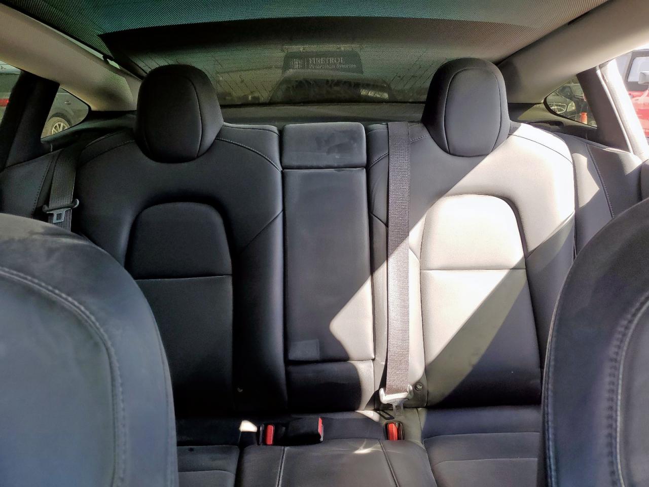 2018 Tesla Model 3 VIN: 5YJ3E1EA8JF062352 Lot: 92884735