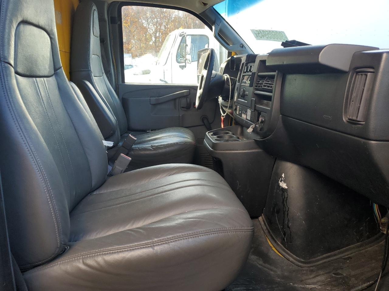 2017 GMC Savana Box Truck VIN: 1GD37TCG4H1903076 Lot: 90605945