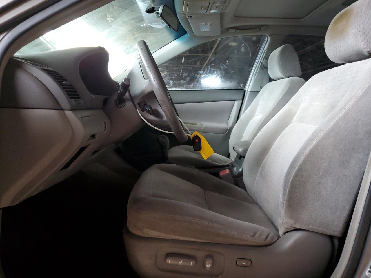 2004 Toyota Camry Le VIN: 4T1BE32K94U868311 Lot: 93914935