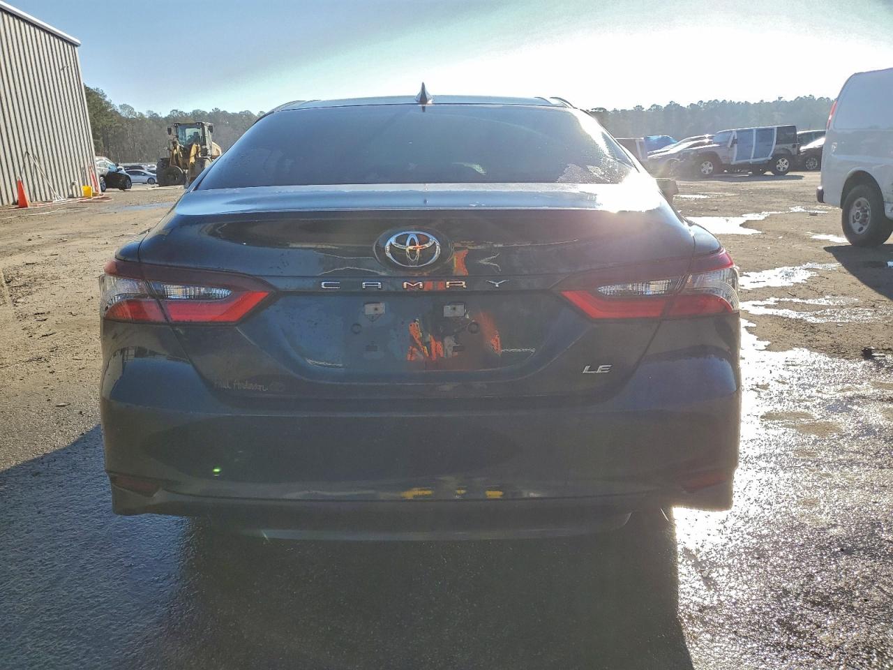 2021 Toyota Camry Le VIN: 4T1C11AK6MU585595 Lot: 93844585