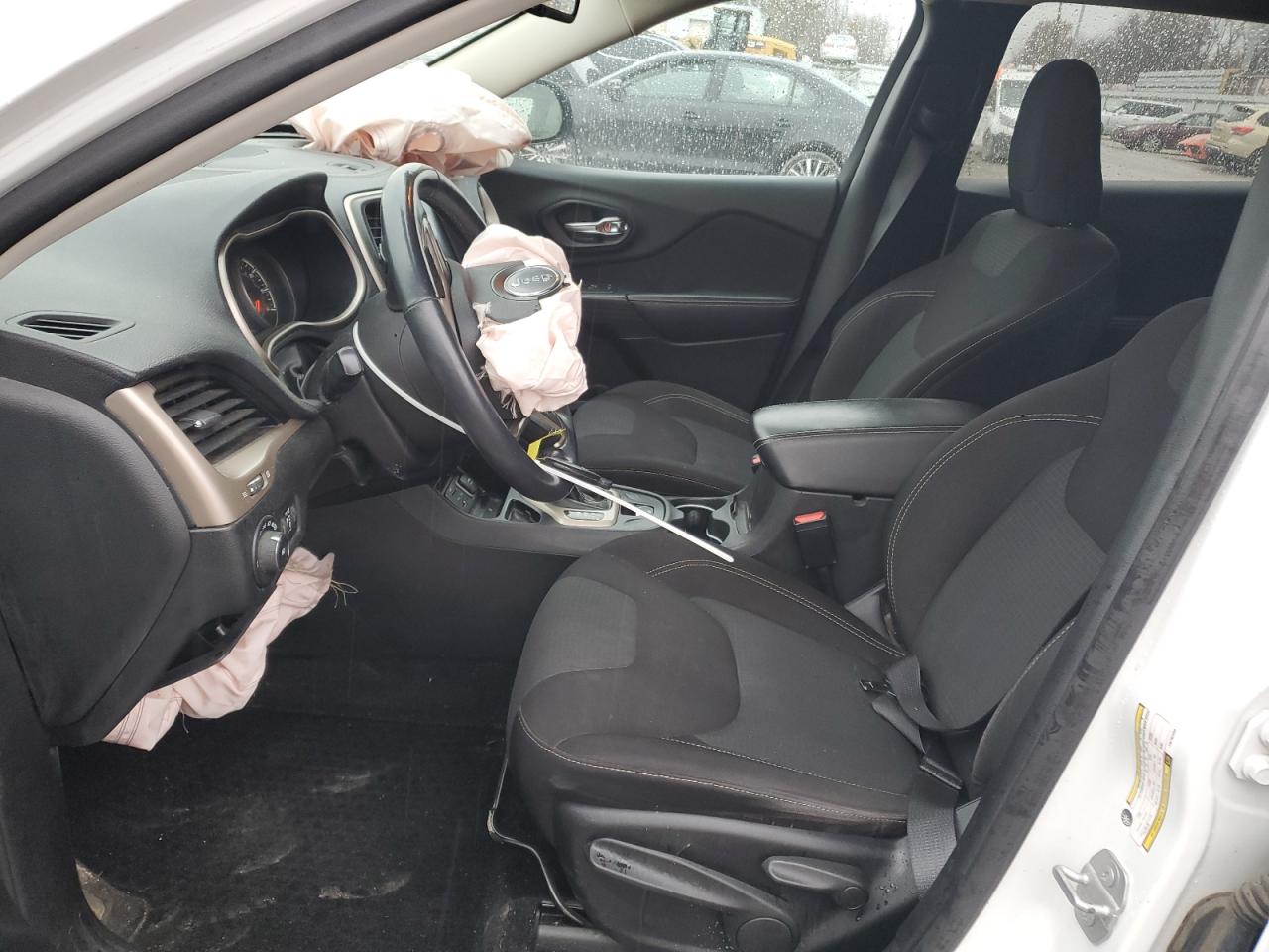 2015 Jeep Cherokee Latitude VIN: 1C4PJLCB2FW782060 Lot: 94315345