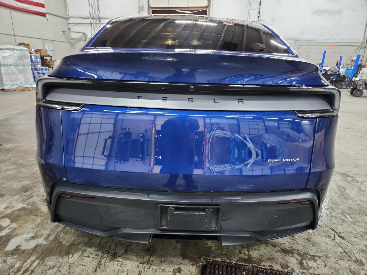 2026 Tesla Model Y VIN: 7SAYGDEEXTA440811 Lot: 92900005