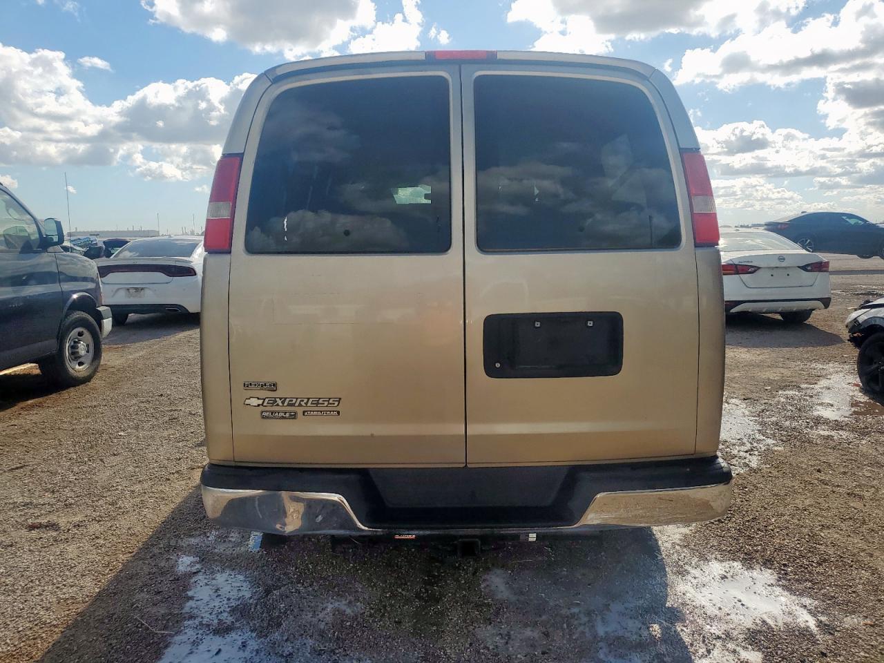 2012 Chevrolet Express G2500 Lt VIN: 1GAWGRFAXC1118574 Lot: 92643535