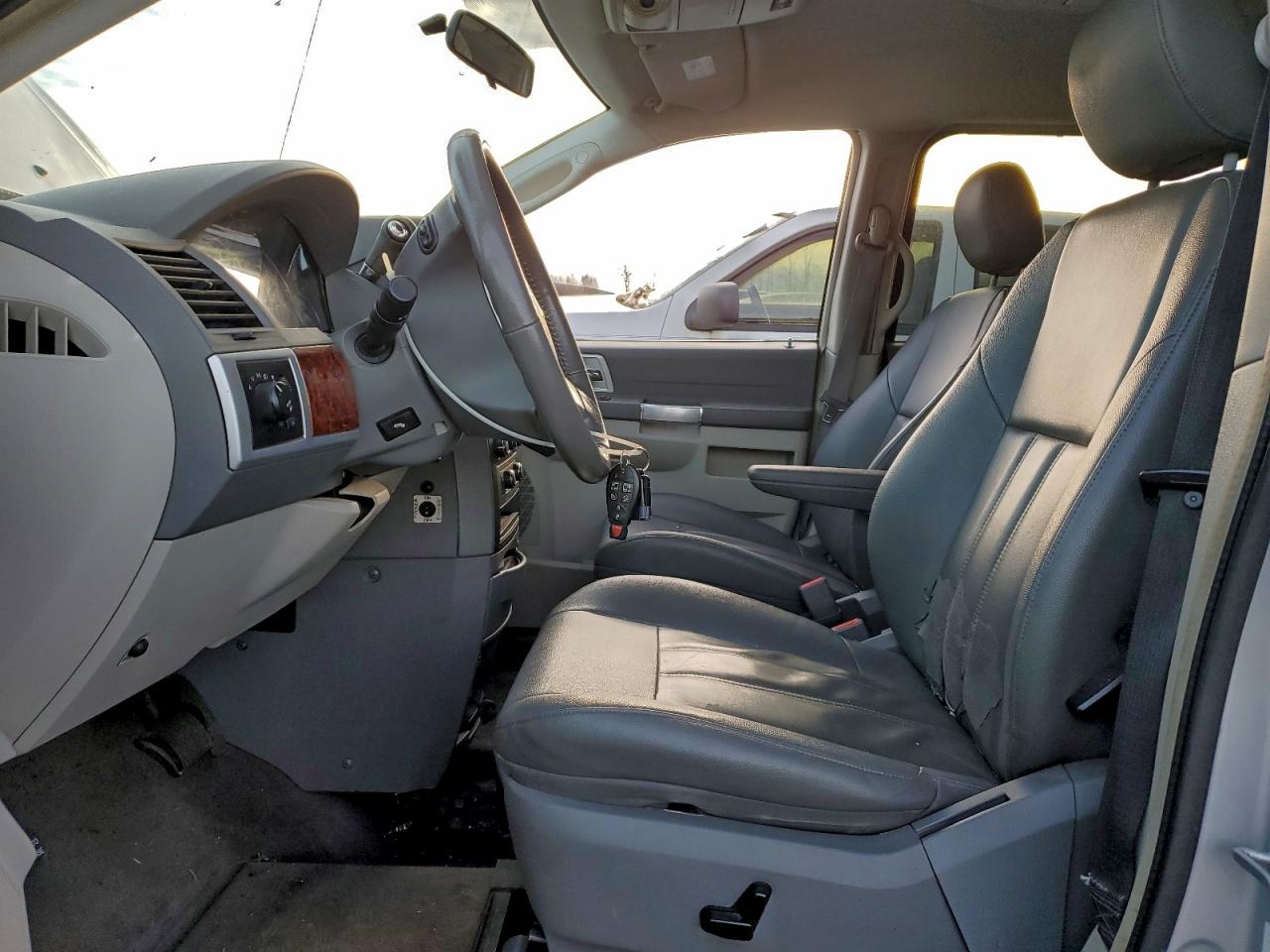 2008 Chrysler Town & Country Touring VIN: 2A8HR54P68R671292 Lot: 93138345