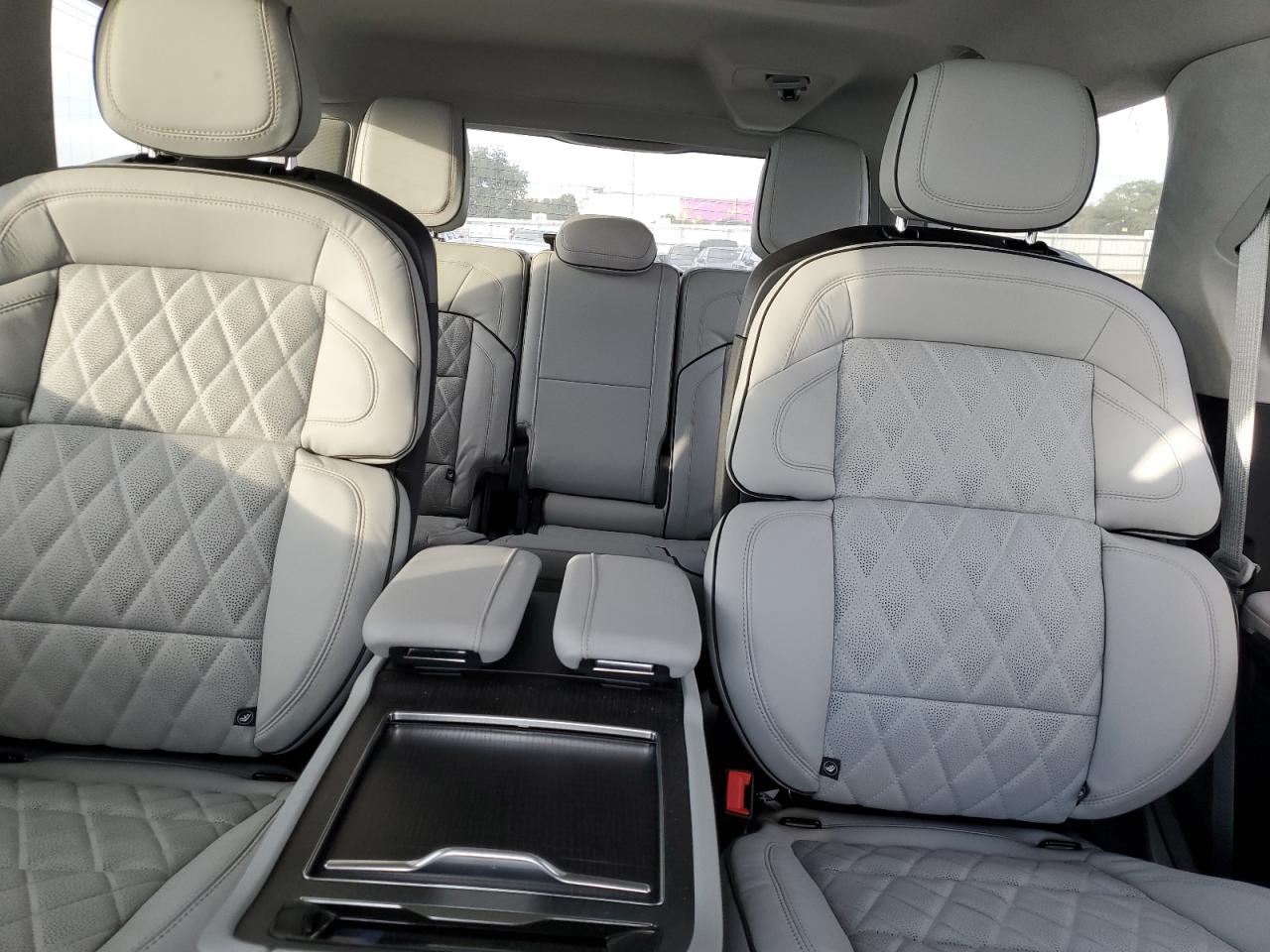 2025 Lincoln Navigator L Black Label VIN: 5LMJJ3TG2SEL09589 Lot: 92270455