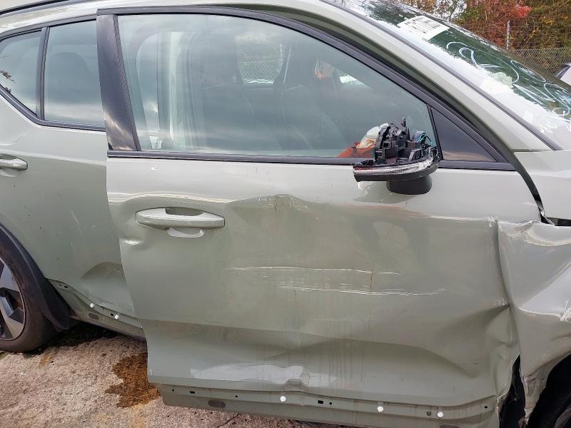 2024 VOLVO XC40 2.0 B4P PLUS DARK 5DR AUTO