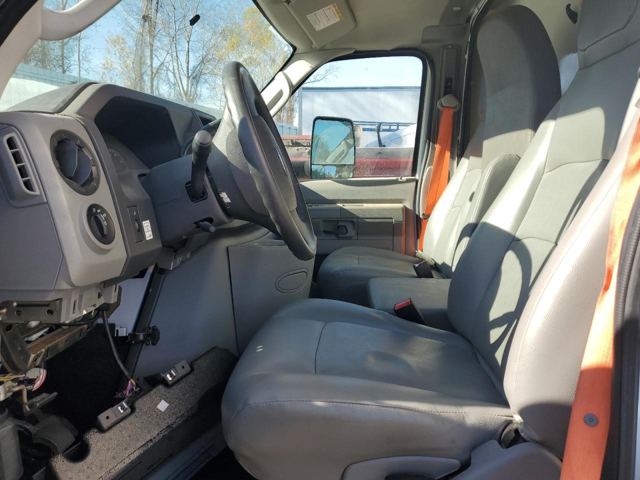 2019 Ford Econoline E350 Super Duty Cutaway Van VIN: 1FDWE3F68KDC37822 Lot: 89677785