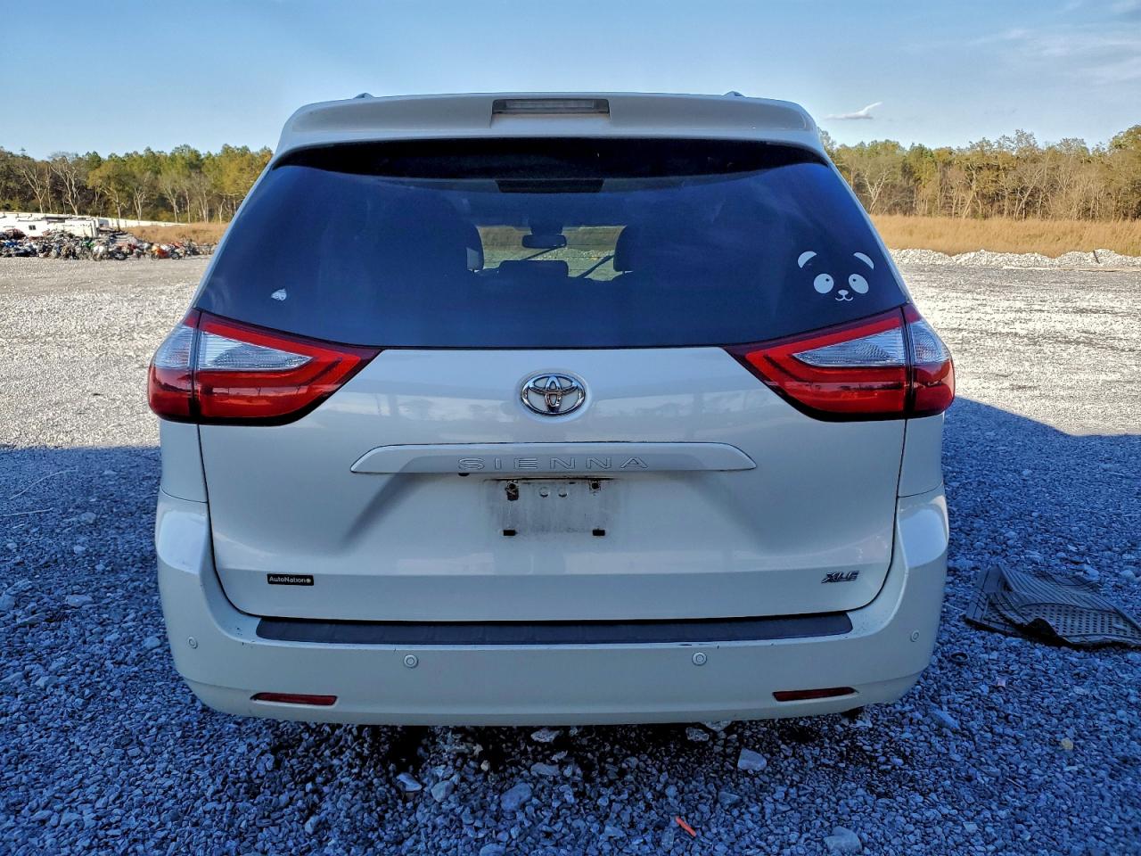 2015 Toyota Sienna Xle VIN: 5TDYK3DC1FS592985 Lot: 93632905