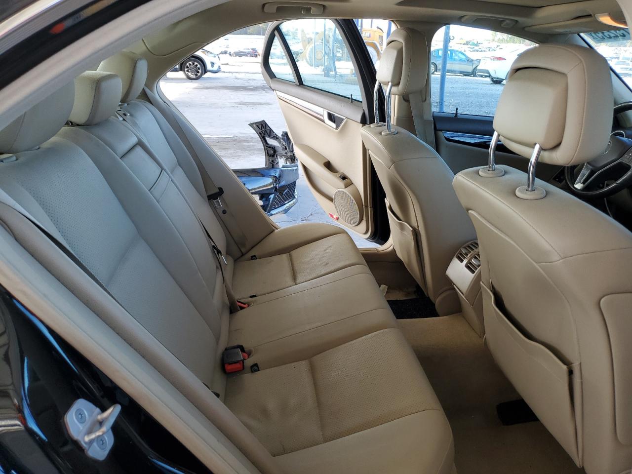 2014 Mercedes-Benz C 250 VIN: WDDGF4HBXEA955048 Lot: 93175235