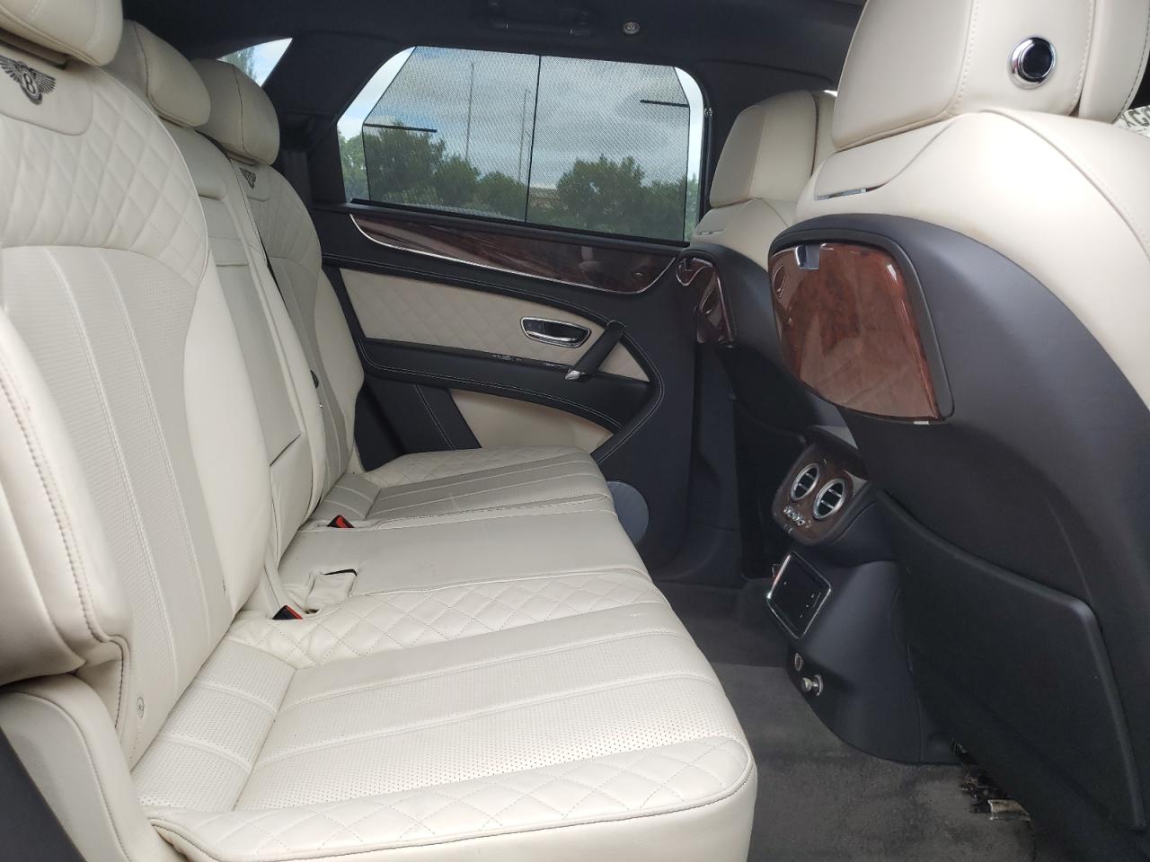 2017 Bentley Bentayga VIN: SJAAC2ZV1HC014037 Lot: 91388065