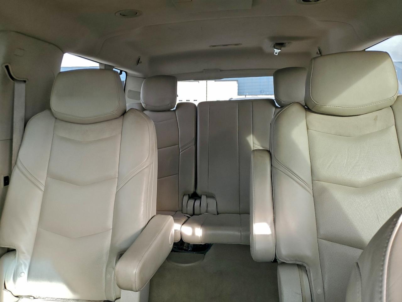 2015 Cadillac Escalade Esv Luxury VIN: 1GYS4HKJ2FR244152 Lot: 93719695