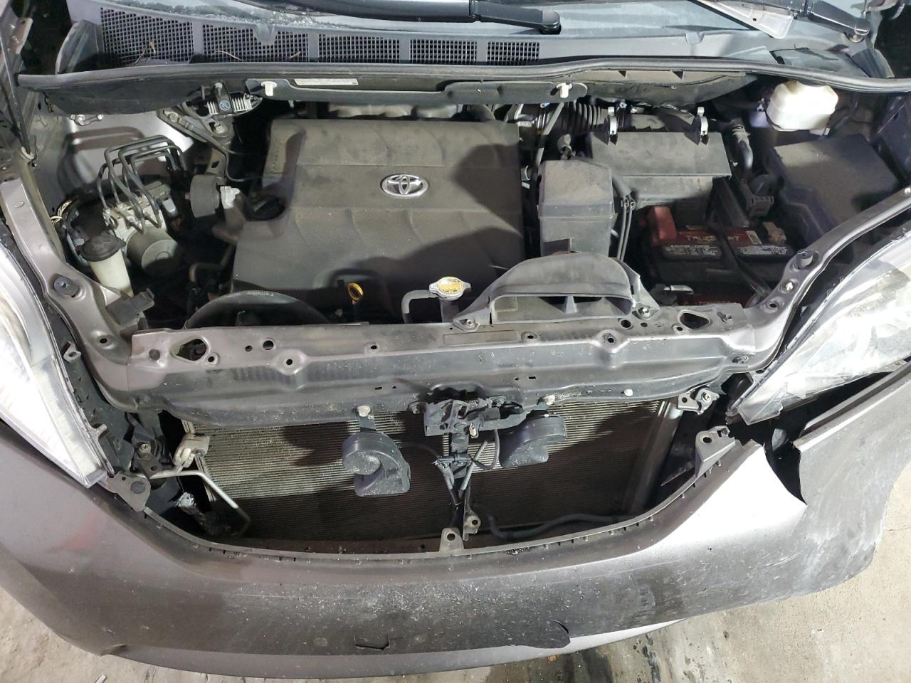 2012 Toyota Sienna Xle VIN: 5TDYK3DC9CS194175 Lot: 92169005