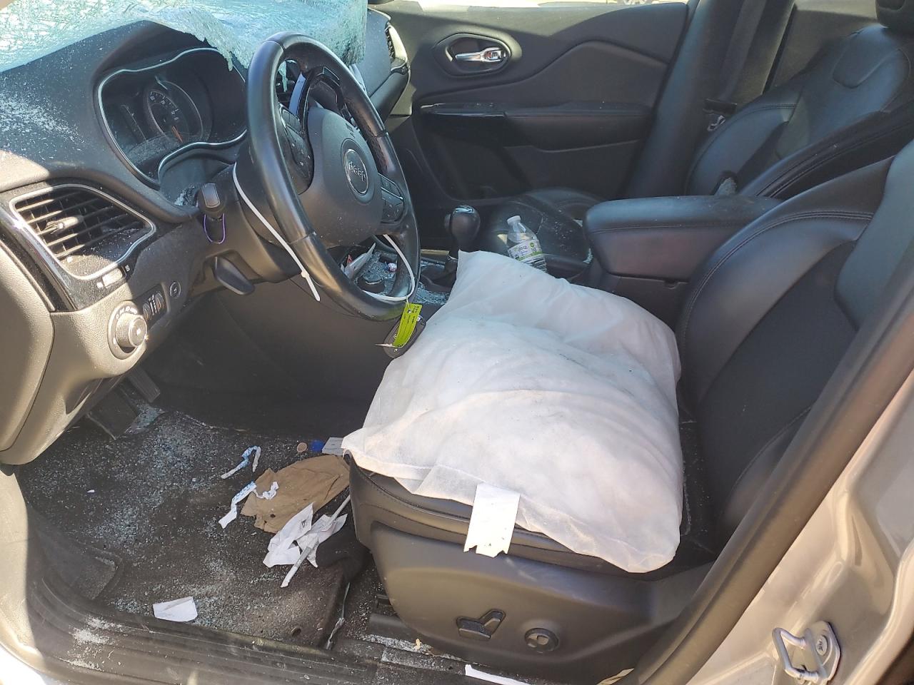 2019 Jeep Cherokee Latitude Plus VIN: 1C4PJMLX2KD305717 Lot: 91061105