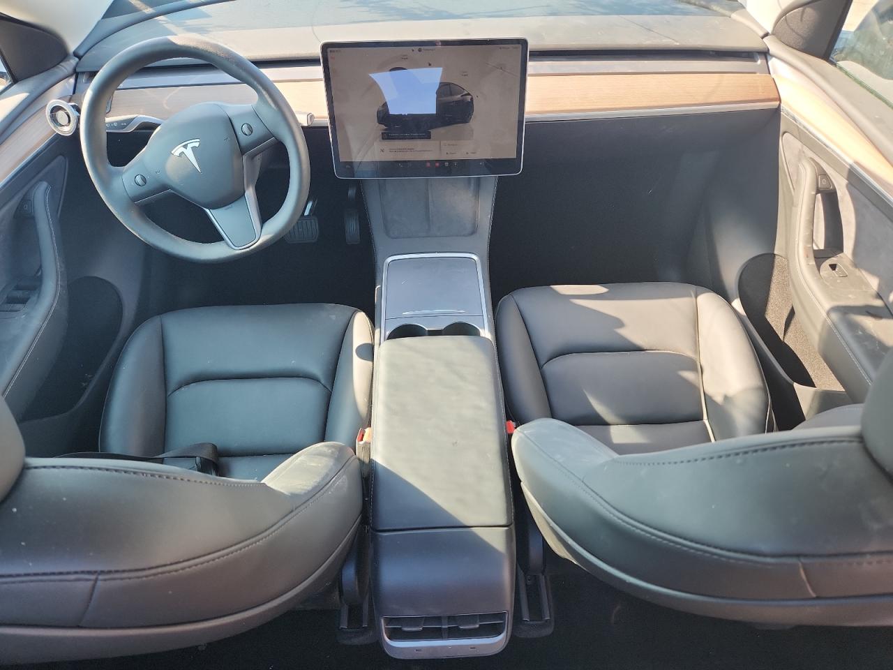 2025 Tesla Model Y VIN: 7SAYGDEE9SF305918 Lot: 84817505