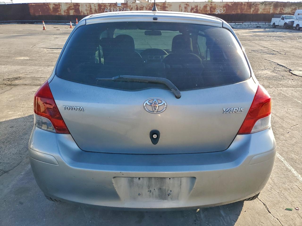 2010 Toyota Yaris VIN: JTDJT4K31A5317137 Lot: 92898075