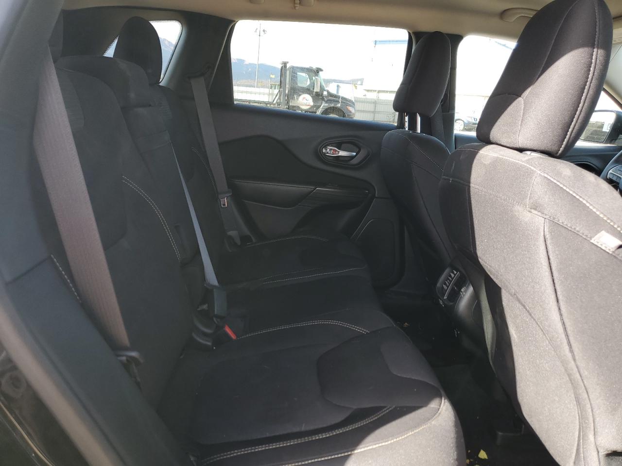 2015 Jeep Cherokee Latitude VIN: 1C4PJMCS2FW710149 Lot: 91930135