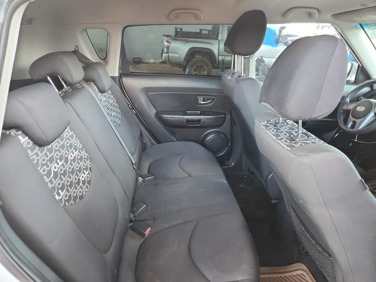 2010 Kia Soul + VIN: KNDJT2A25A7701956 Lot: 93105535