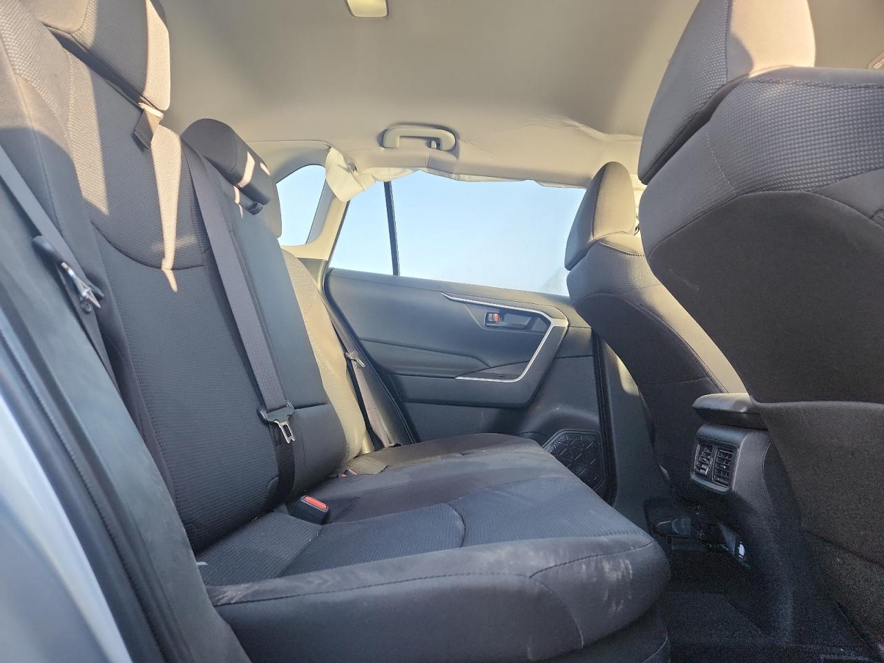 2025 Toyota Rav4 Le VIN: JTMLWRFV2SD330463 Lot: 92571205