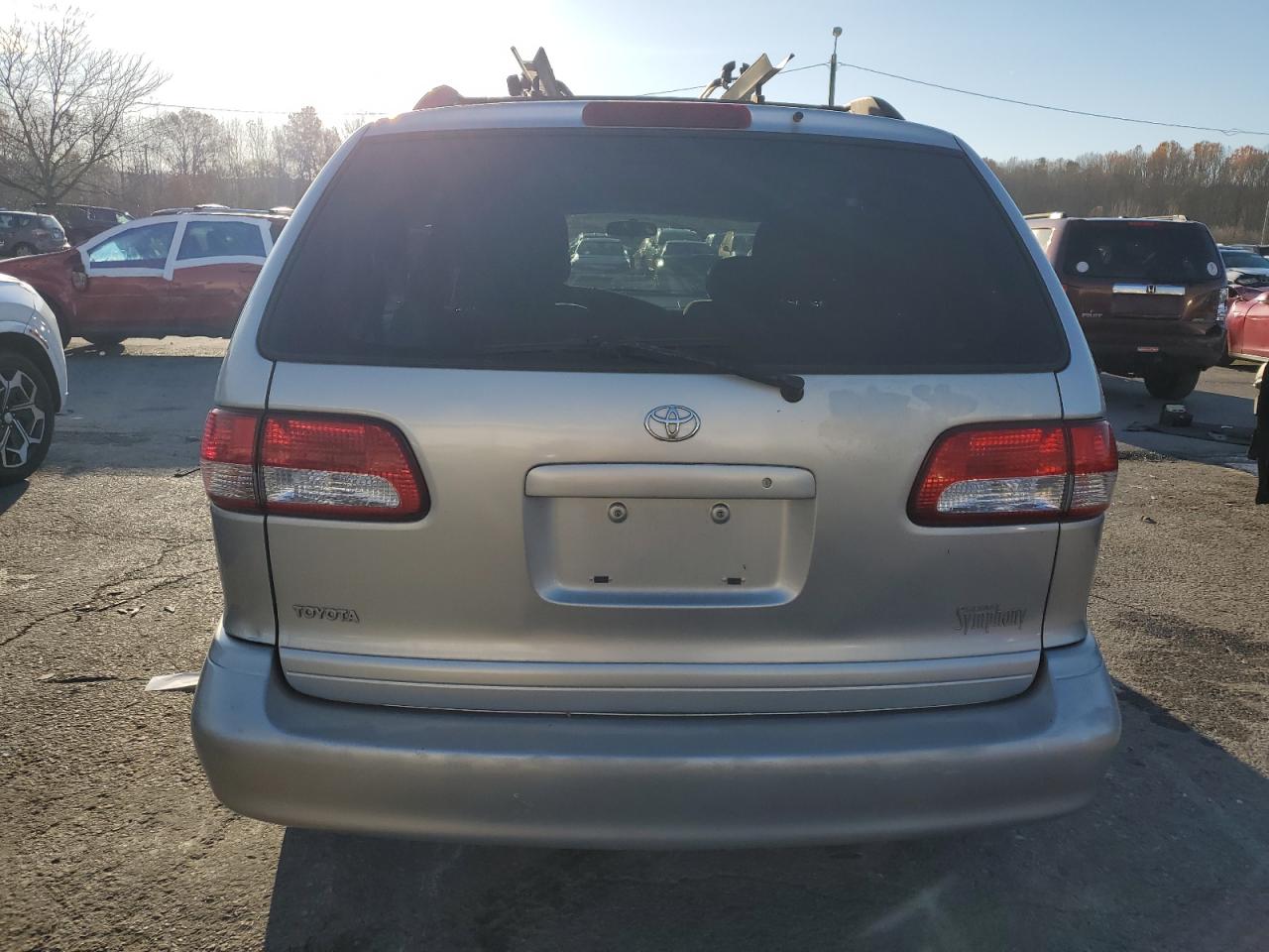 2002 Toyota Sienna Le VIN: 4T3ZF13C92U483973 Lot: 91585925