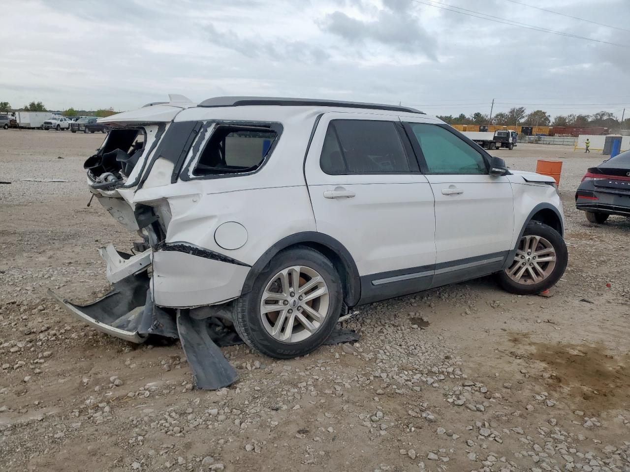 2017 Ford Explorer Xlt VIN: 1FM5K7D81HGB30327 Lot: 92945845