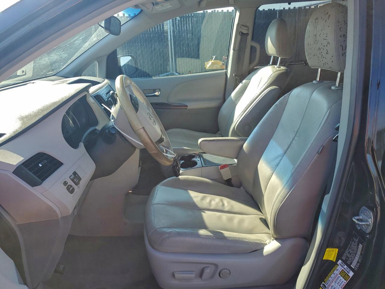 2012 Toyota Sienna Xle VIN: 5TDYK3DC8CS213931 Lot: 94402145