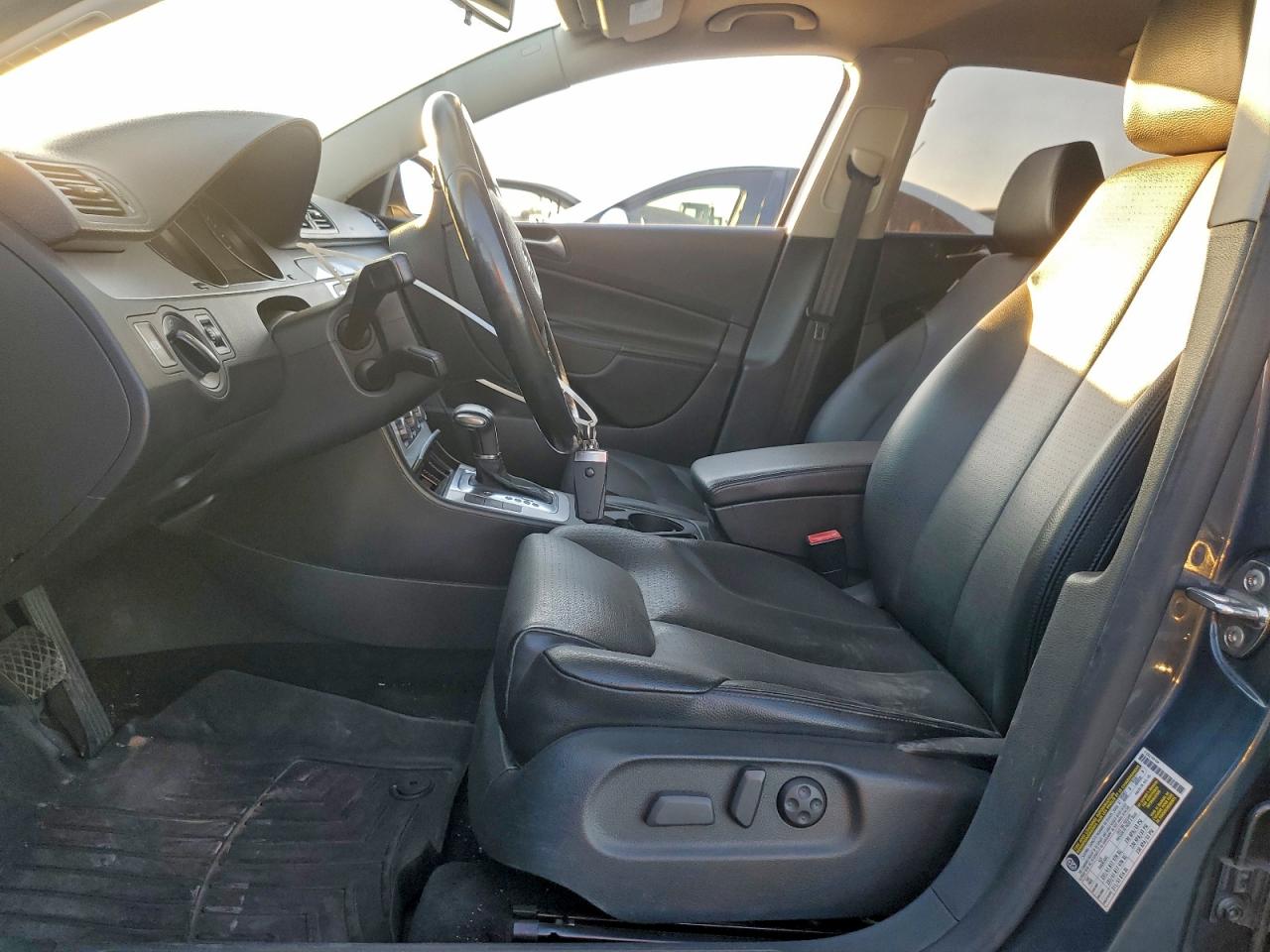 2010 Volkswagen Passat Komfort VIN: WVWJM7AN2AE102593 Lot: 85440265