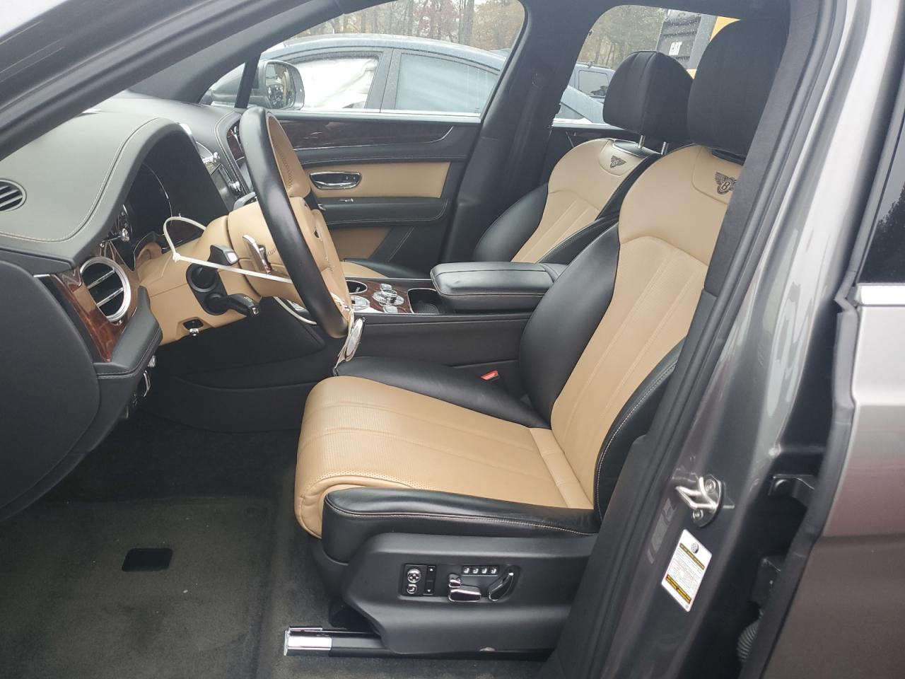 2018 Bentley Bentayga VIN: SJAAC4ZV3JC017765 Lot: 93570245