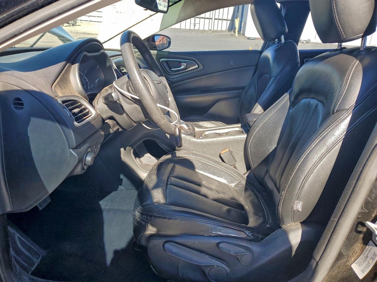 2015 Chrysler 200 Limited VIN: 1C3CCCAB0FN663624 Lot: 93716225