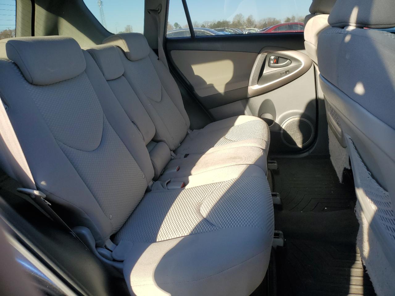 2007 Toyota Rav4 Limited VIN: JTMBD31V575068834 Lot: 92620895