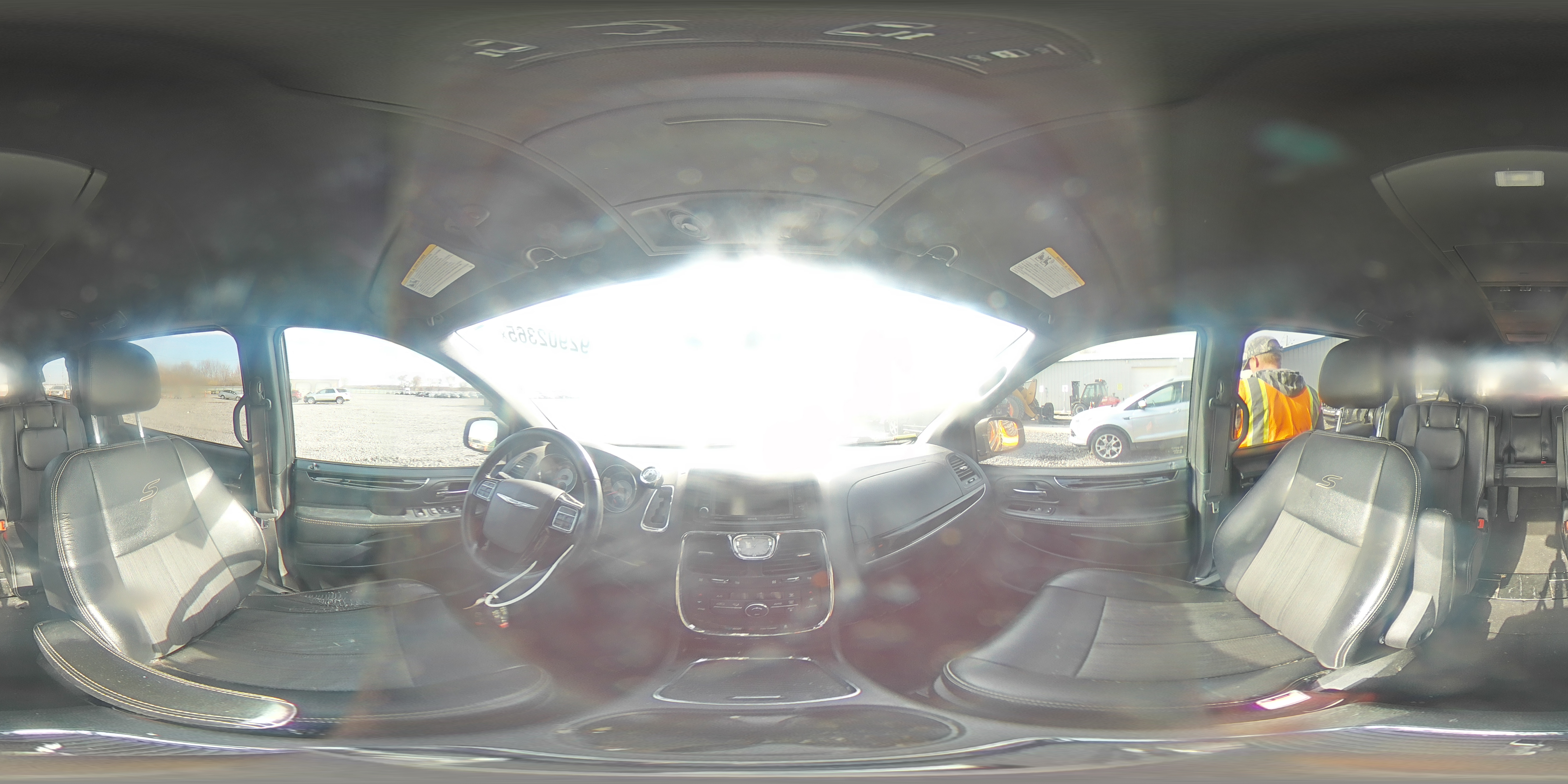 2015 Chrysler Town & Country S VIN: 2C4RC1HG2FR554659 Lot: 92902365