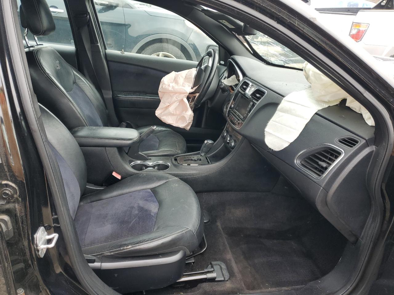 2011 Chrysler 200 S VIN: 1C3BC8FG3BN606390 Lot: 93565405