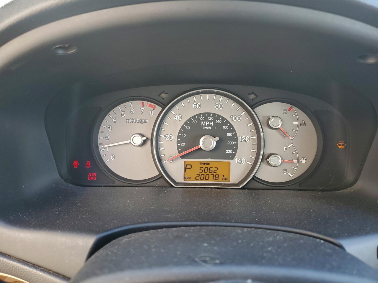 2007 Kia Rondo Base VIN: KNAFG525677024670 Lot: 94335895