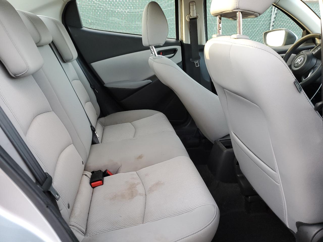 2020 Toyota Yaris L VIN: 3MYDLBYV5LY715758 Lot: 92502715