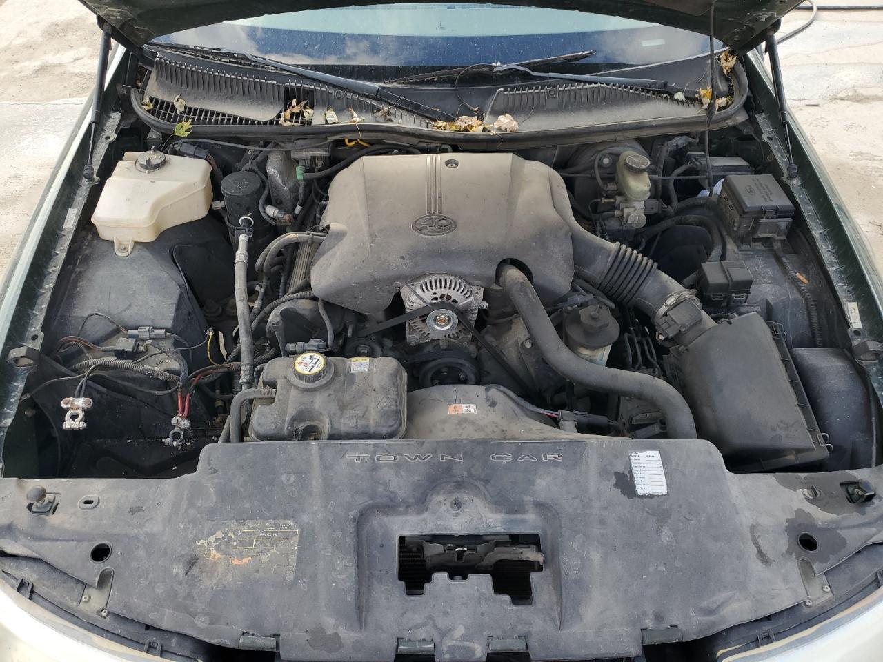 2001 Lincoln Town Car Signature VIN: 1LNHM82WX1Y691821 Lot: 93142335