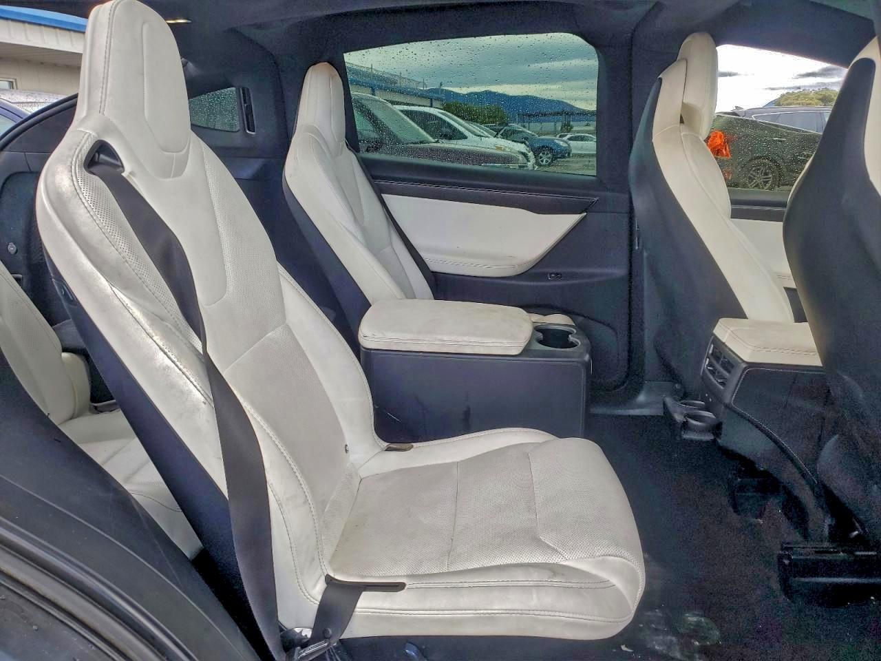 2018 Tesla Model X VIN: 5YJXCBE43JF107267 Lot: 93948375