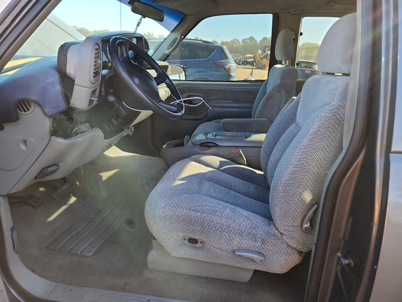 1999 Chevrolet Gmt-400 C1500 VIN: 1GCEC19R2XR107156 Lot: 92433815