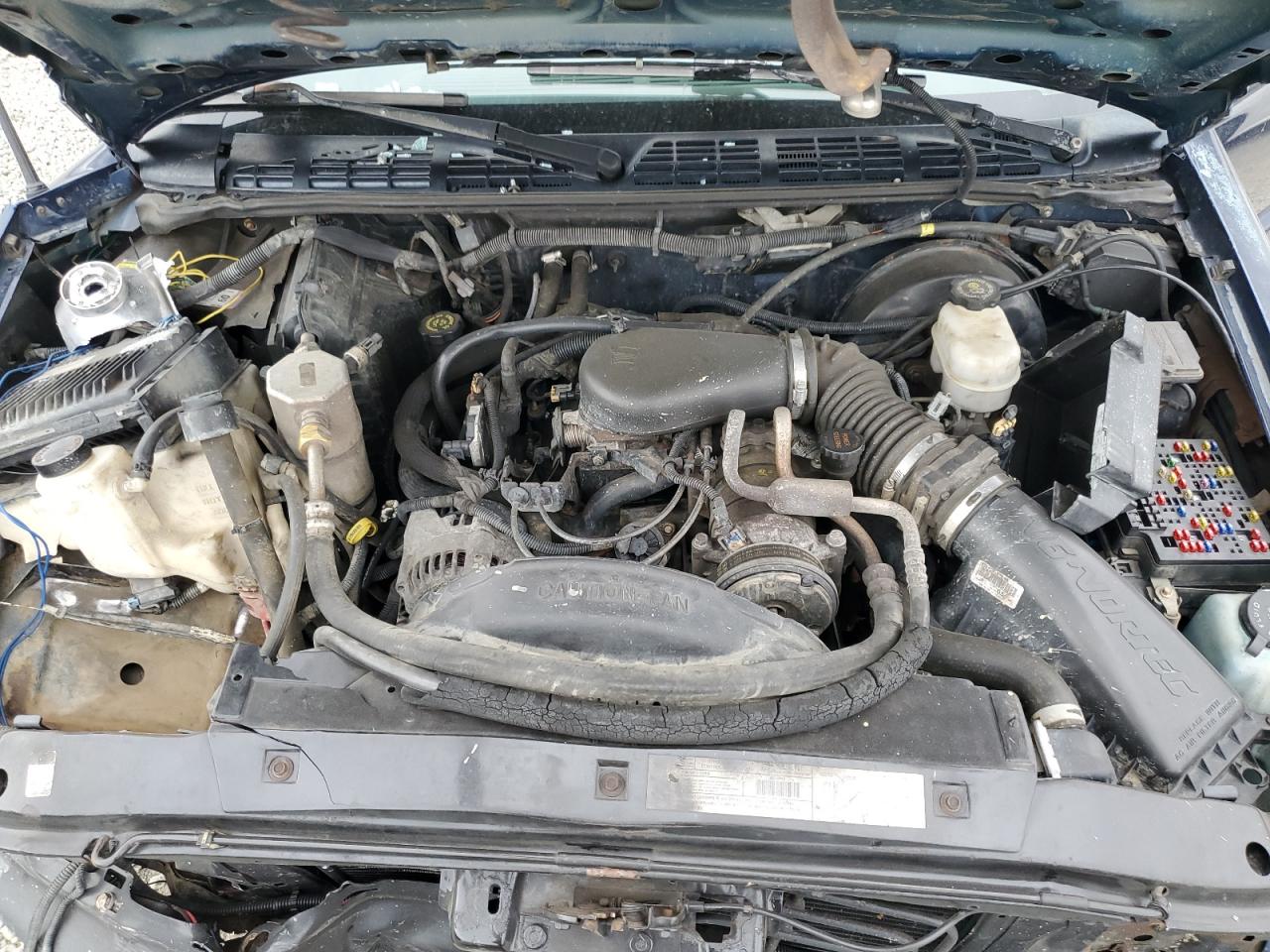 2000 Chevrolet Blazer VIN: 1GNCT18W3YK252688 Lot: 93060375