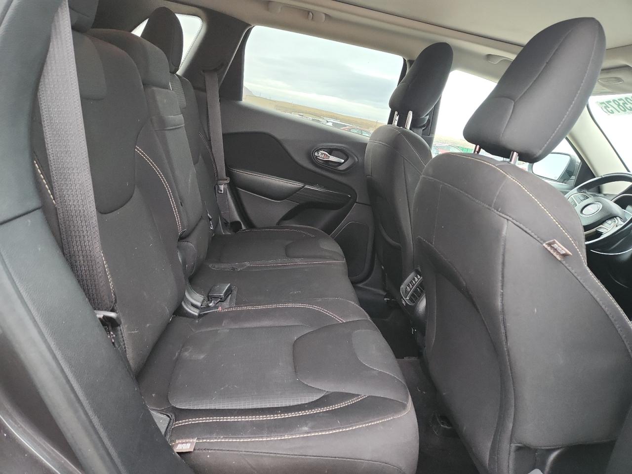 2016 Jeep Cherokee Latitude VIN: 1C4PJMCS9GW219000 Lot: 93325875