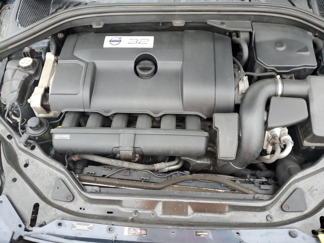 2015 Volvo Xc60 3.2 Platinum VIN: YV4940RDXF2612038 Lot: 92505475