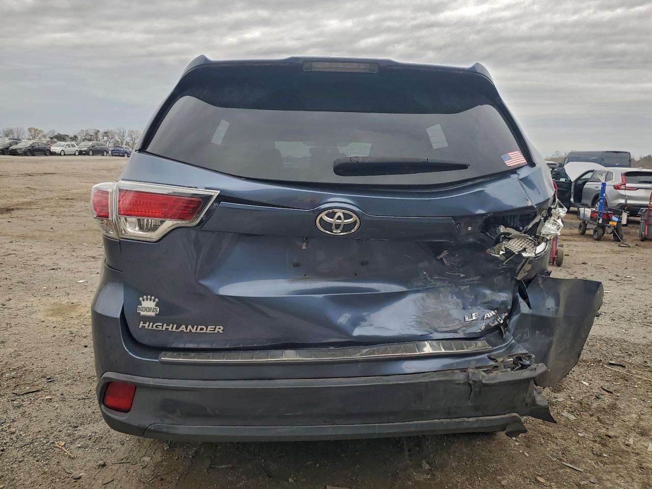 2015 Toyota Highlander Le VIN: 5TDBKRFH8FS211991 Lot: 94403885