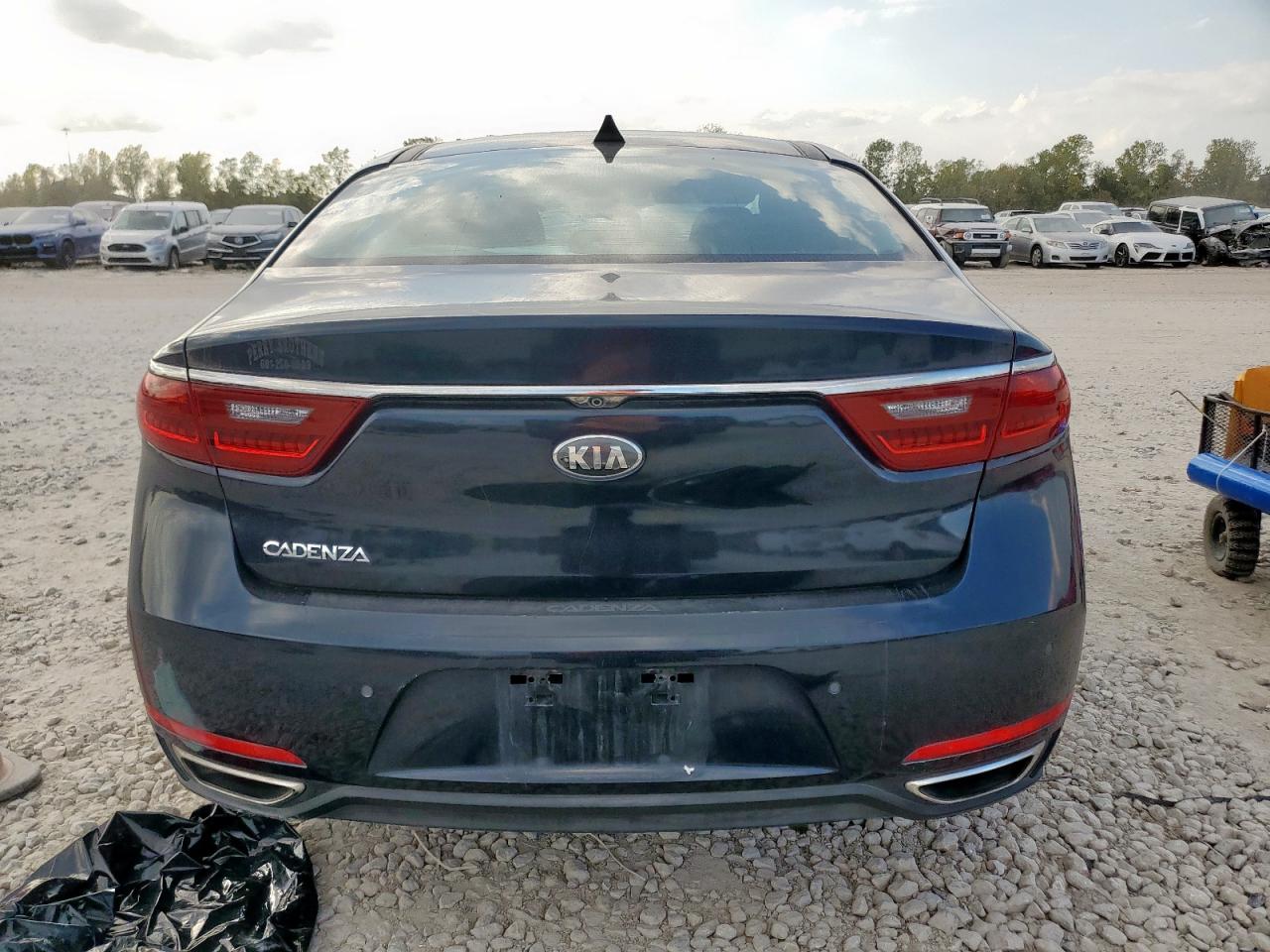 2017 Kia Cadenza Premium VIN: KNALC4J10H5092015 Lot: 92004095