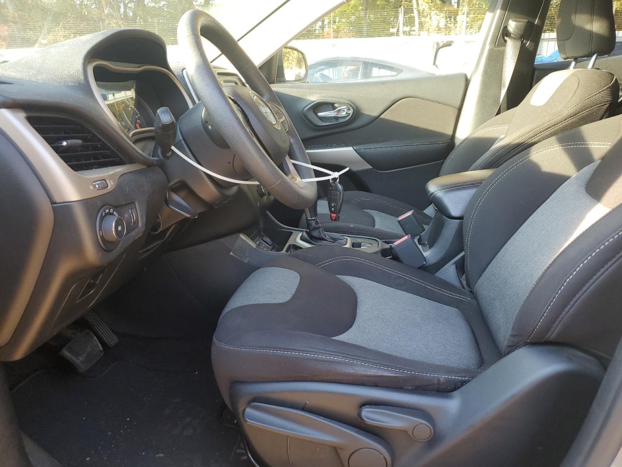 2018 Jeep Cherokee Latitude VIN: 1C4PJLCB7JD596616 Lot: 91469695