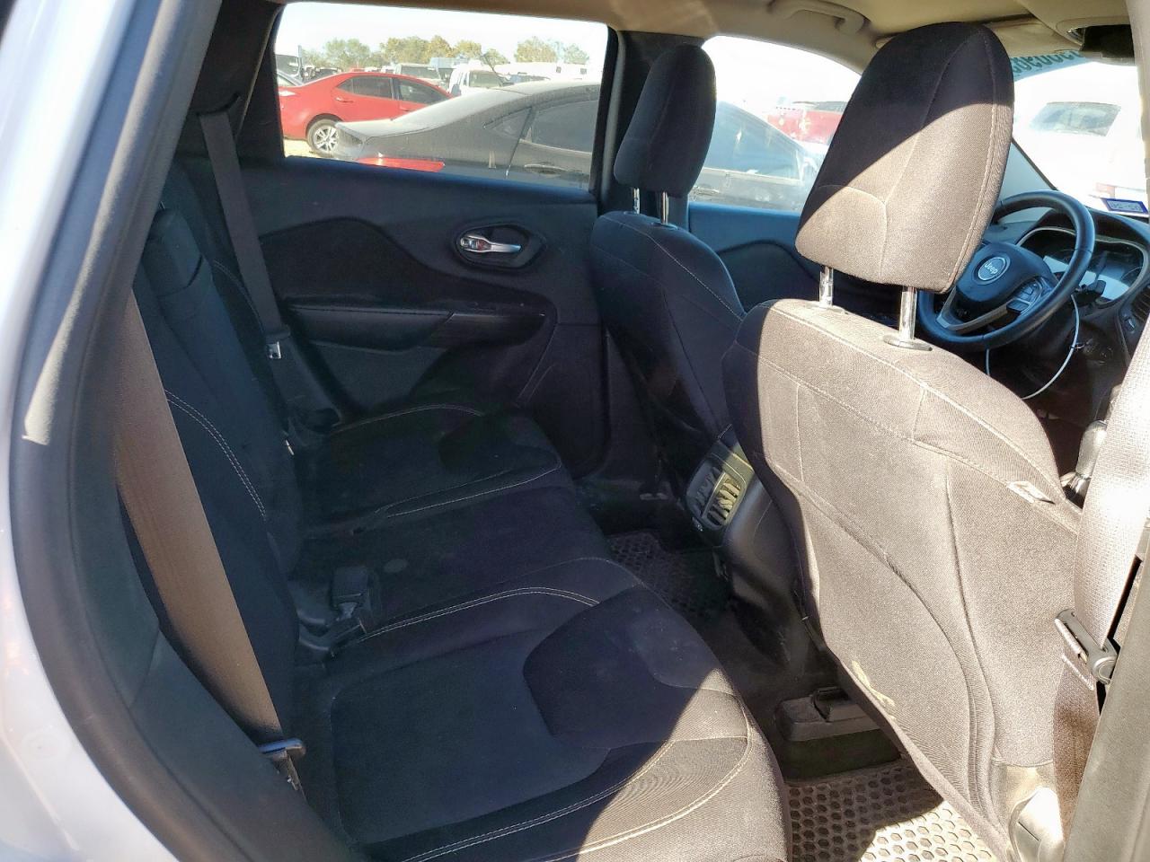 2015 Jeep Cherokee Latitude VIN: 1C4PJMCB9FW557706 Lot: 90936985