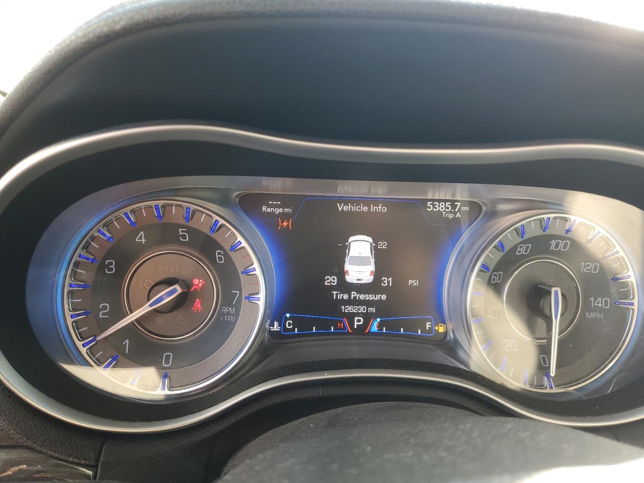 2015 Chrysler 300 Limited VIN: 2C3CCARG6FH736590 Lot: 92408795