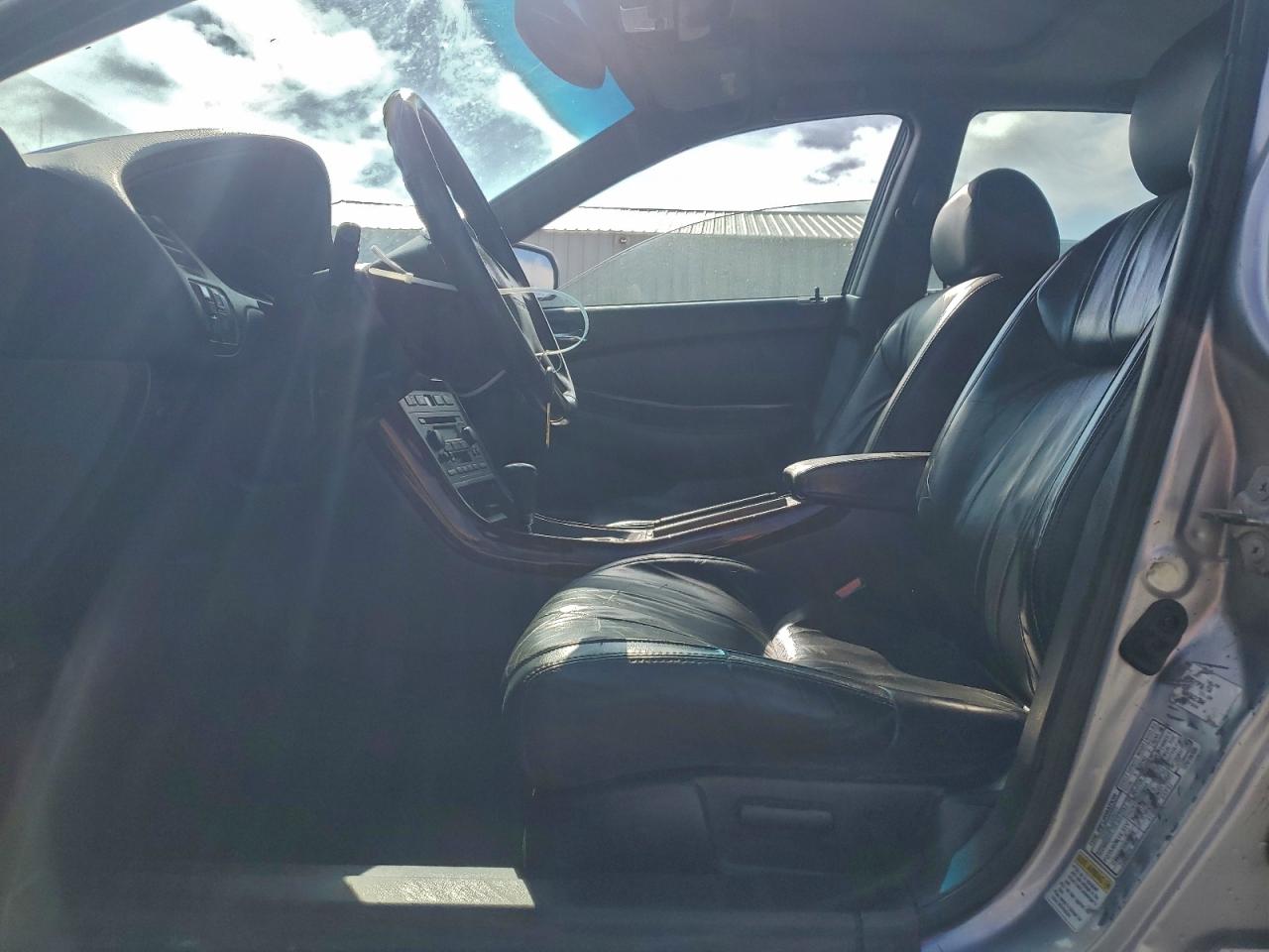 2000 Acura 3.2Tl VIN: 19UUA5672YA005045 Lot: 94179475